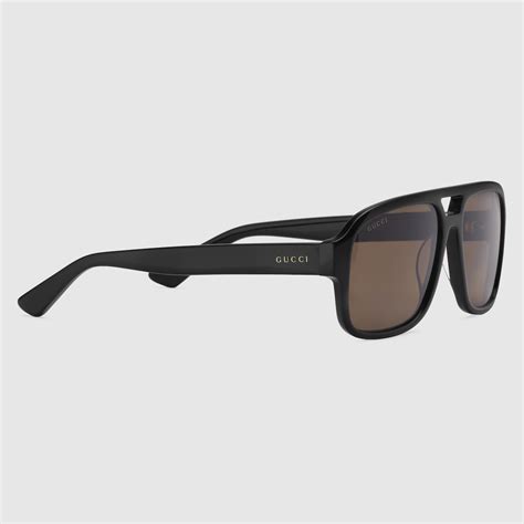 Navigator frame sunglasses in black injection 